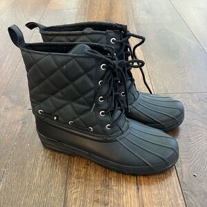 Women’s Sperry waterproof quilted black boots